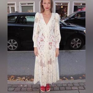 MR.LARKIN Elegant White Lace Maxi Dress